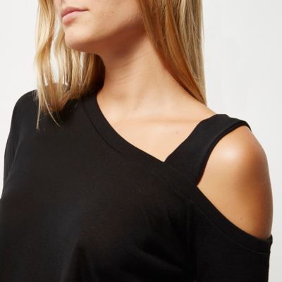 Black knitted asymmetric one shoulder top